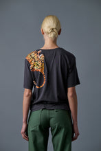 Scratching Tiger tee Washed Black