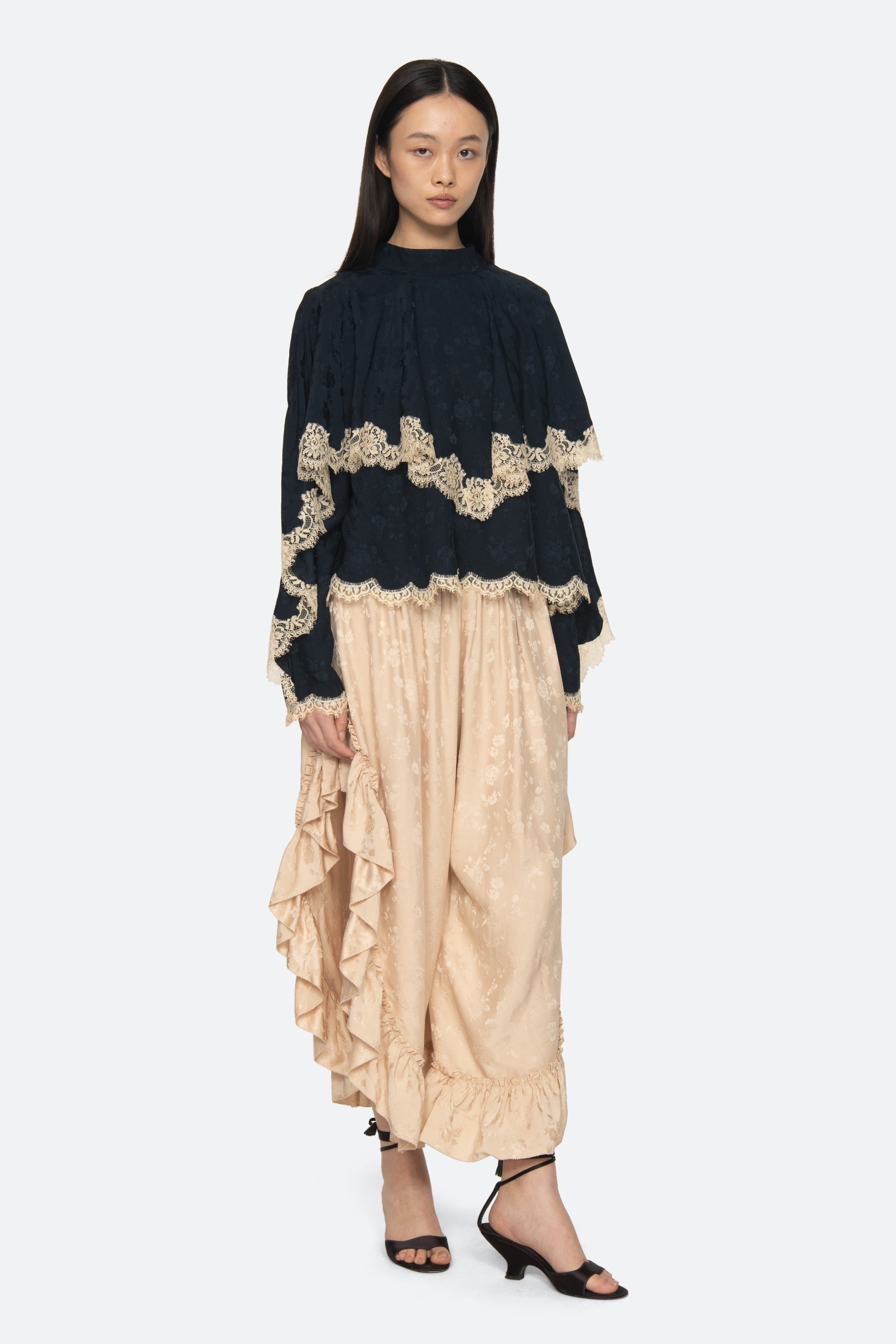 SHAY LACE L/SLV TOP (D1)
