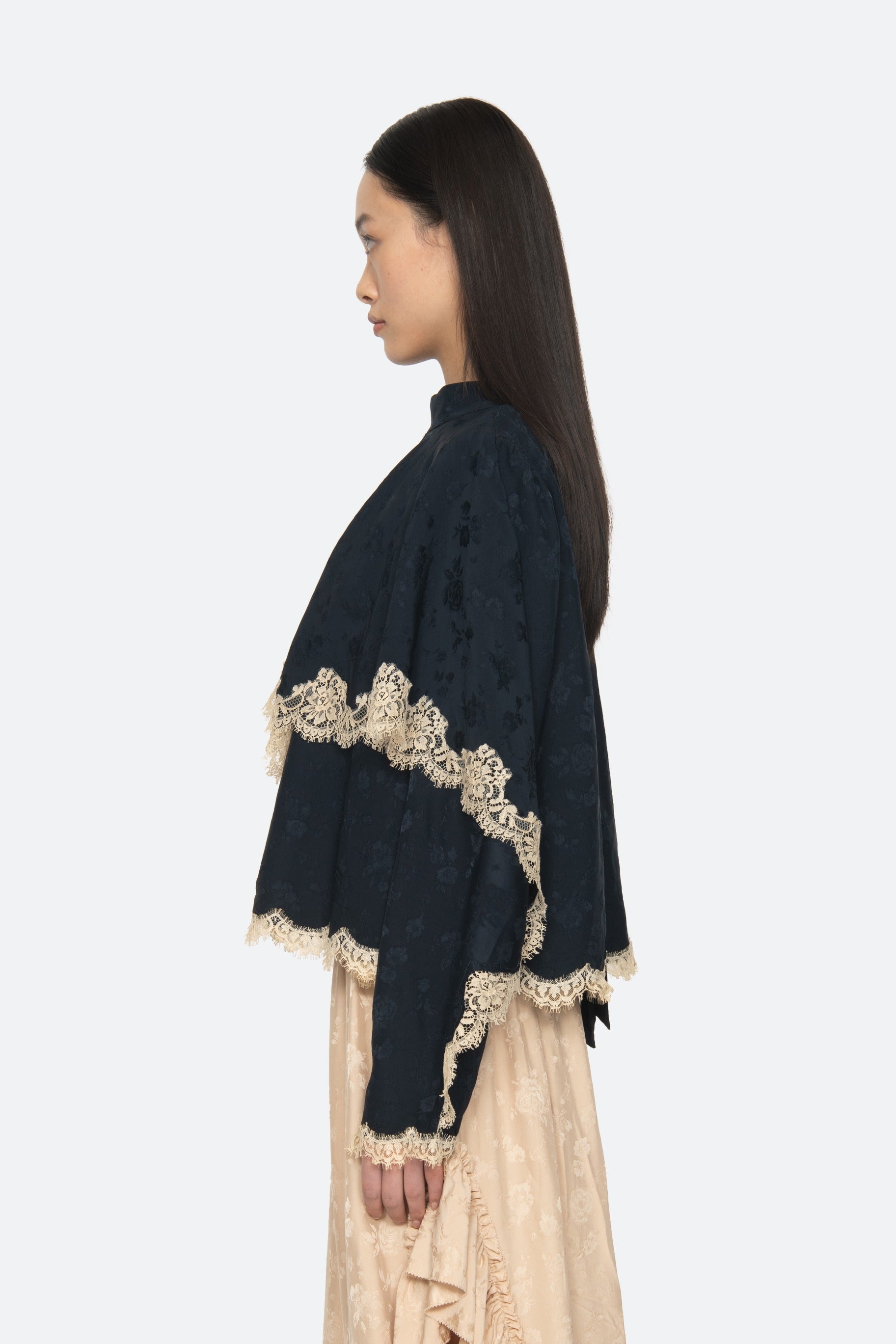 SHAY LACE L/SLV TOP (D1)