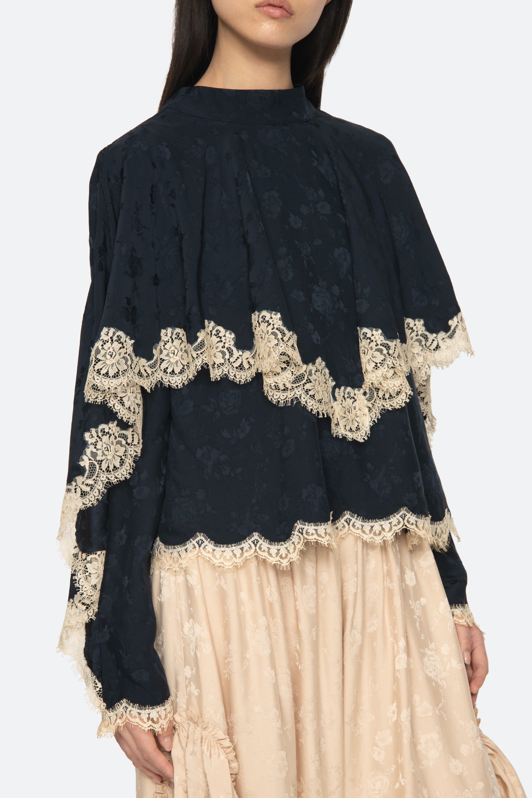 SHAY LACE L/SLV TOP (D1)